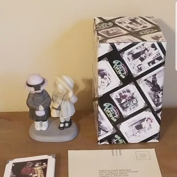 Pretty As A Picture Secrets Between Sisters Limited Edition Enesco Figure 538582 - Picture 12 of 12